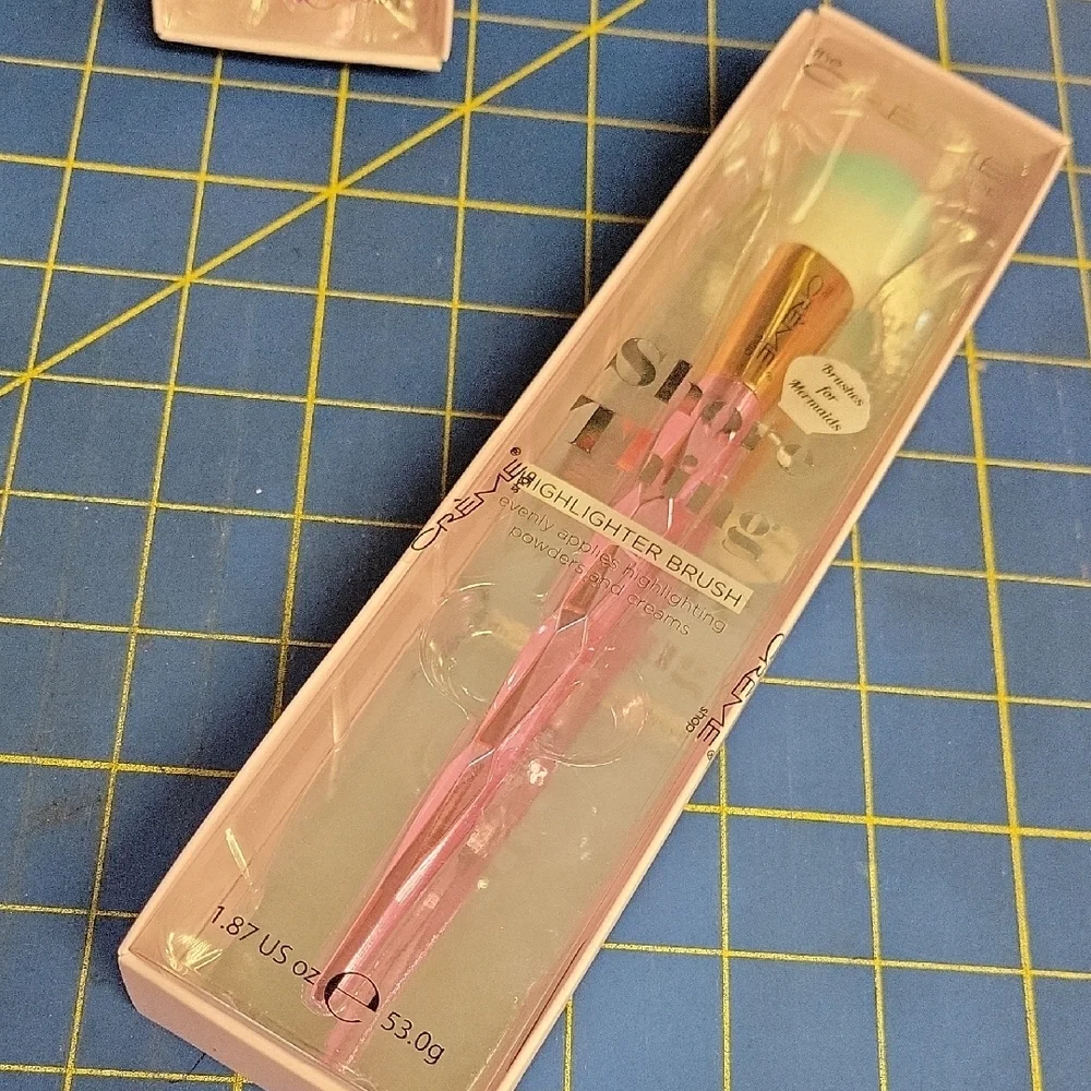 The Creme Shop Shore Thing Highlighter Brush 8